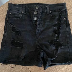 *LIGHTLY WORN* black, high waist, ripped jean shorts from AMERICAN EAGLE.